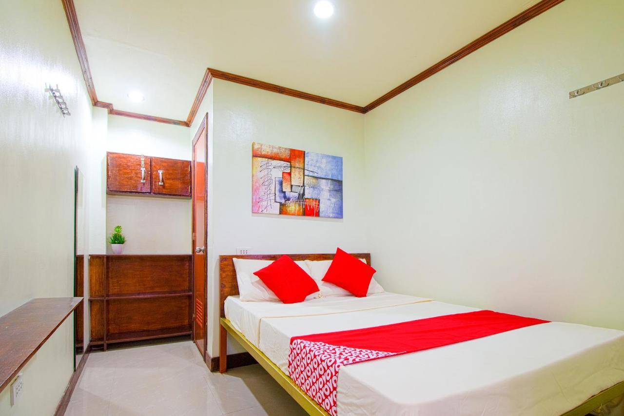 Oyo 788 Lisa'S Guesthouse Moalboal Bagian luar foto