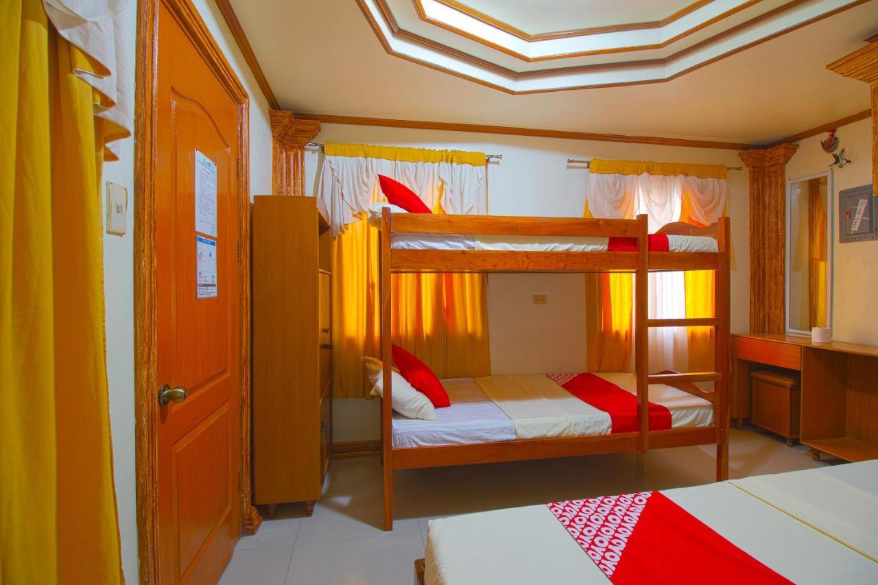 Oyo 788 Lisa'S Guesthouse Moalboal Bagian luar foto