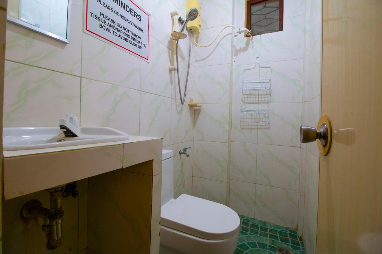 Oyo 788 Lisa'S Guesthouse Moalboal Bagian luar foto
