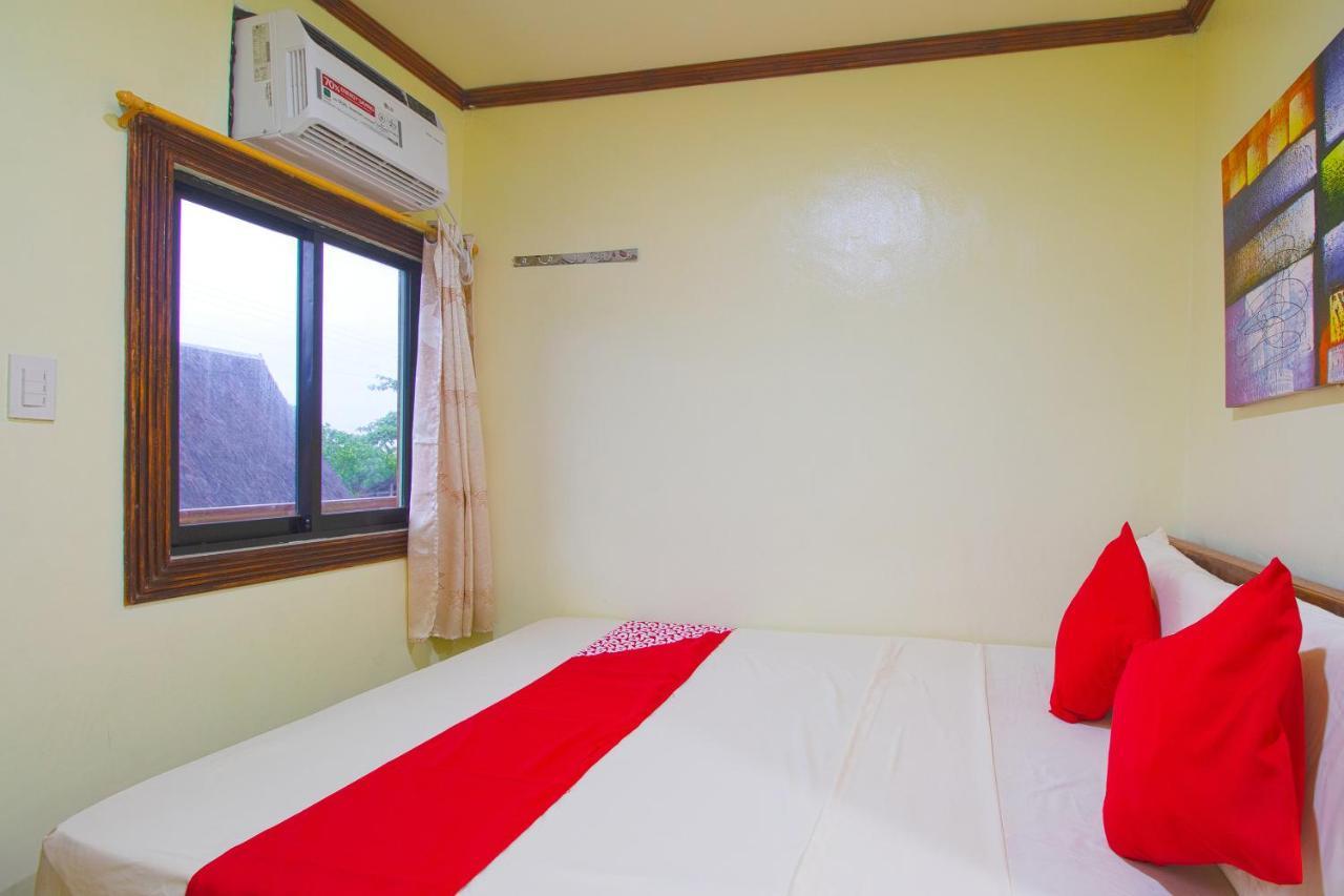 Oyo 788 Lisa'S Guesthouse Moalboal Bagian luar foto