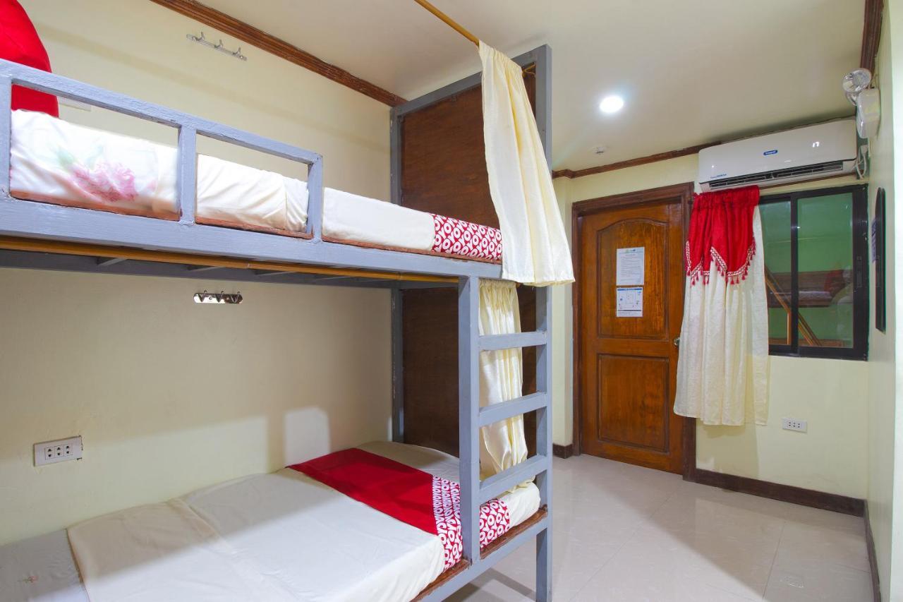 Oyo 788 Lisa'S Guesthouse Moalboal Bagian luar foto