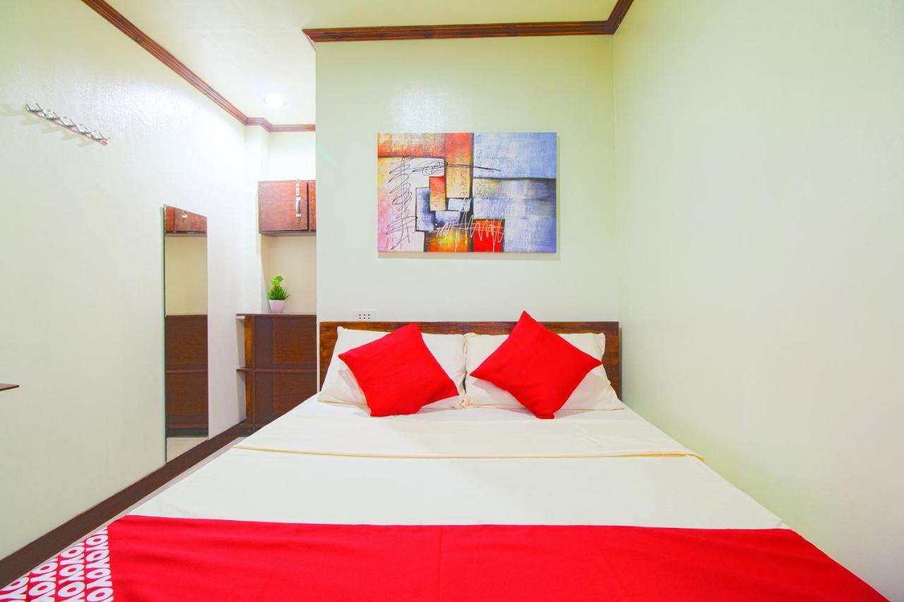 Oyo 788 Lisa'S Guesthouse Moalboal Bagian luar foto
