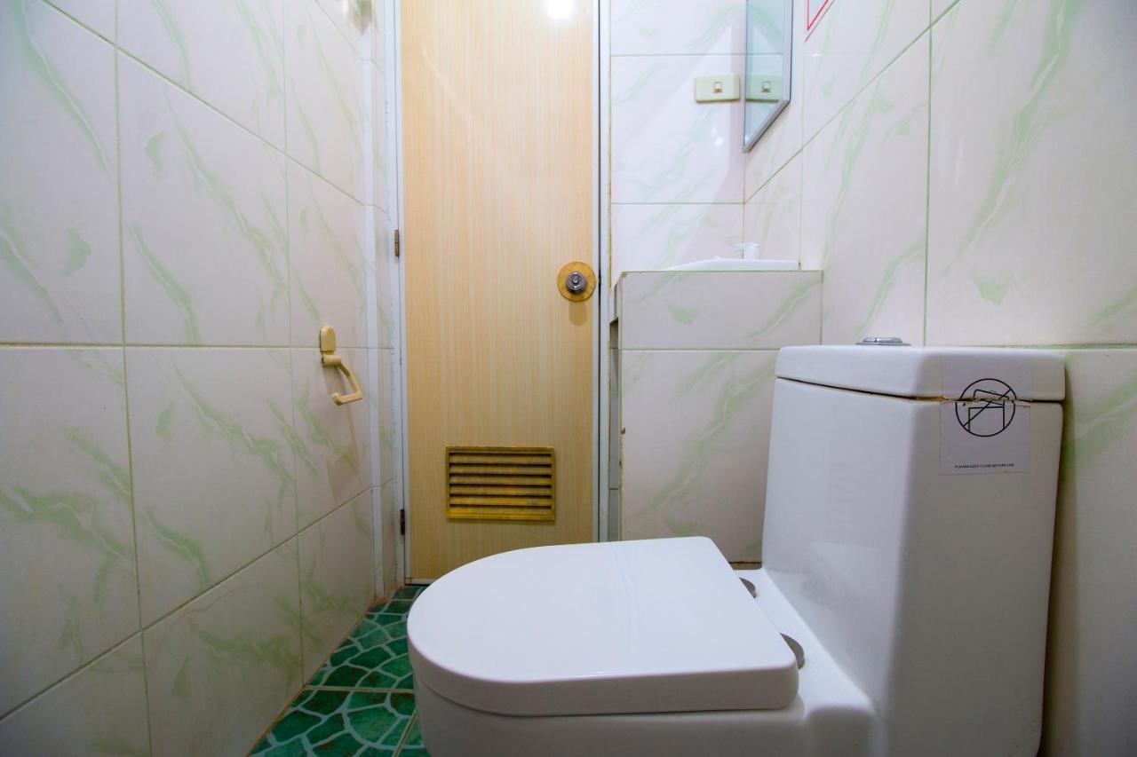 Oyo 788 Lisa'S Guesthouse Moalboal Bagian luar foto
