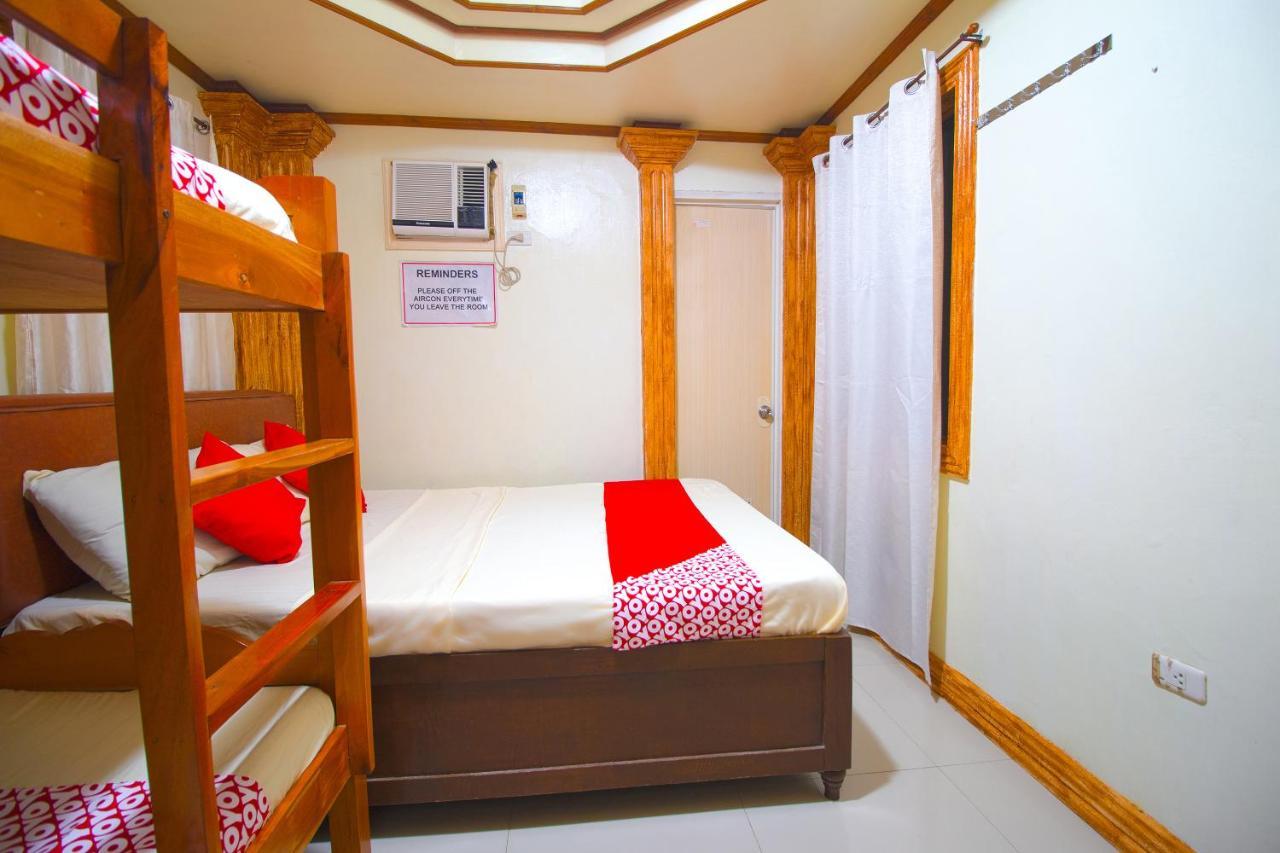 Oyo 788 Lisa'S Guesthouse Moalboal Bagian luar foto