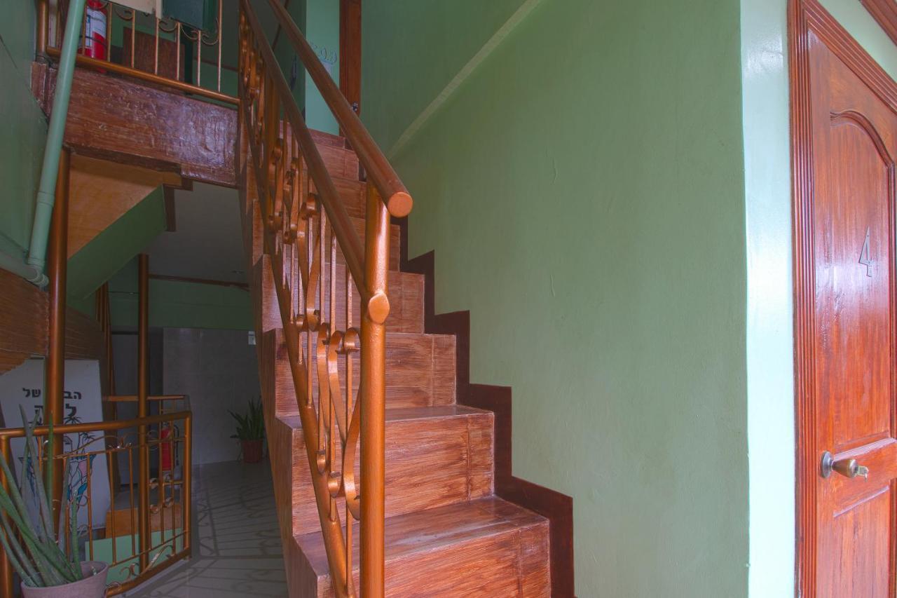 Oyo 788 Lisa'S Guesthouse Moalboal Bagian luar foto