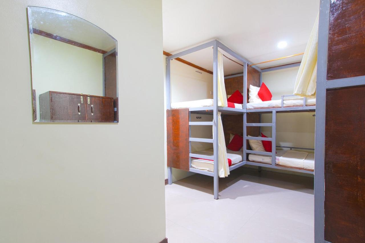 Oyo 788 Lisa'S Guesthouse Moalboal Bagian luar foto