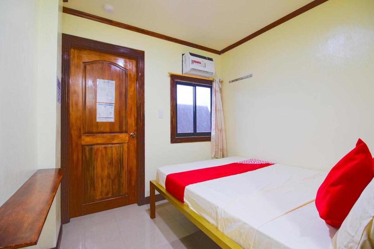 Oyo 788 Lisa'S Guesthouse Moalboal Bagian luar foto
