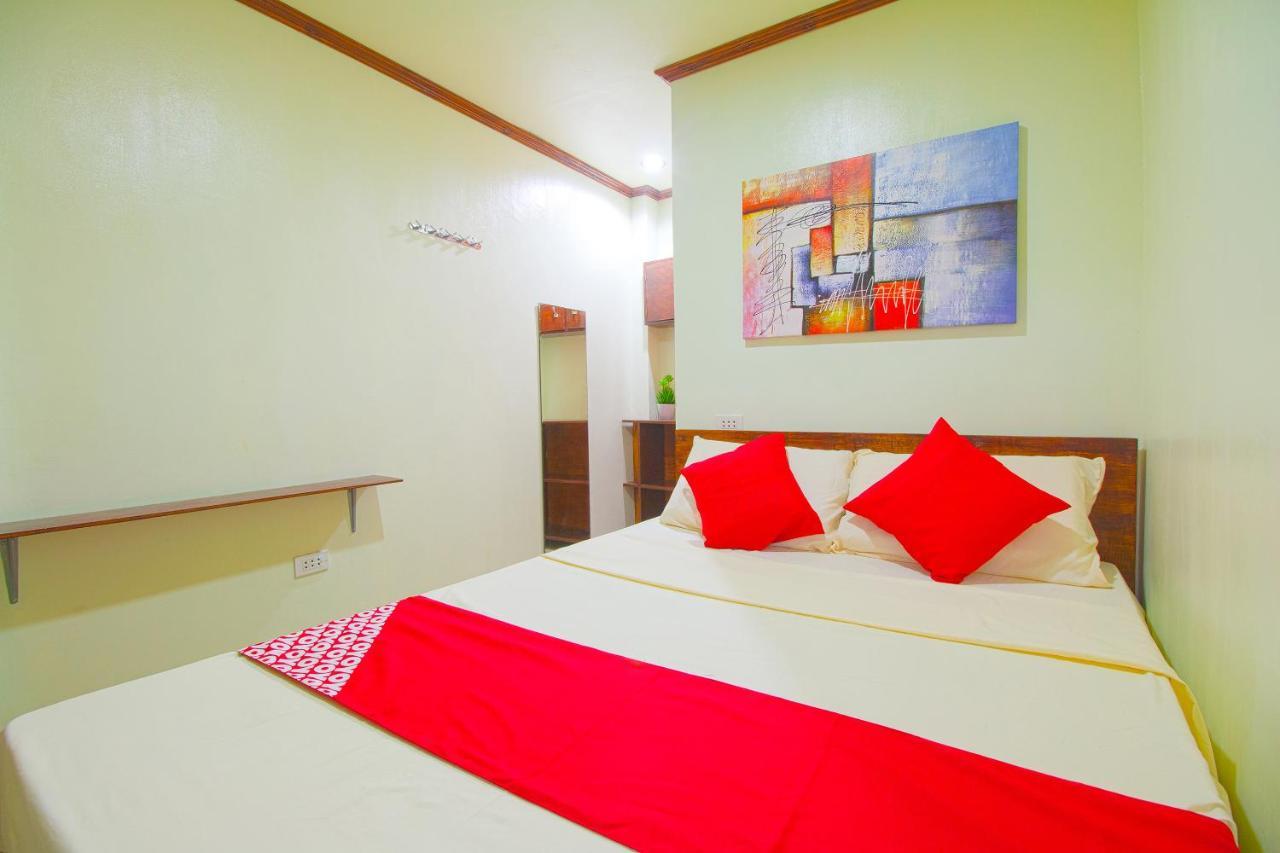 Oyo 788 Lisa'S Guesthouse Moalboal Bagian luar foto