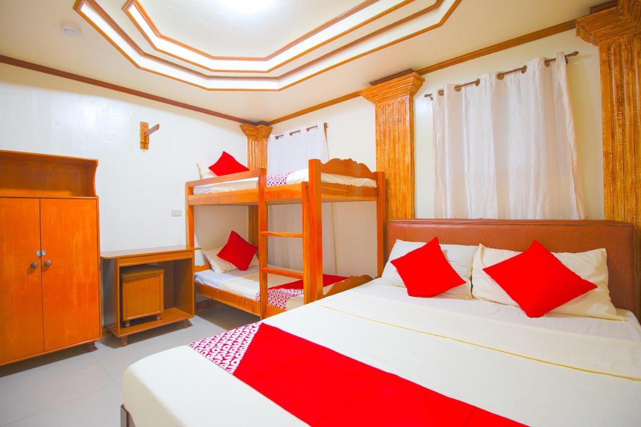 Oyo 788 Lisa'S Guesthouse Moalboal Bagian luar foto